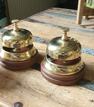 Baliebel, messing, houten voet